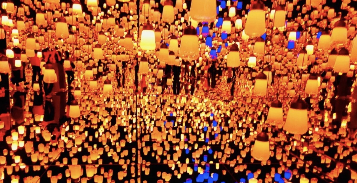 鏡 左右反転 なぜ?上下逆にならない理由を解明